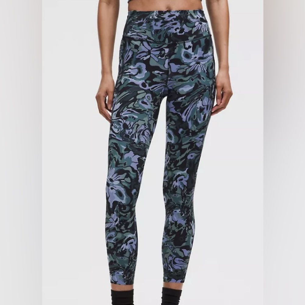 Lululemon size 2 Fast and Free High-Rise Tight 25"
5 Pocket